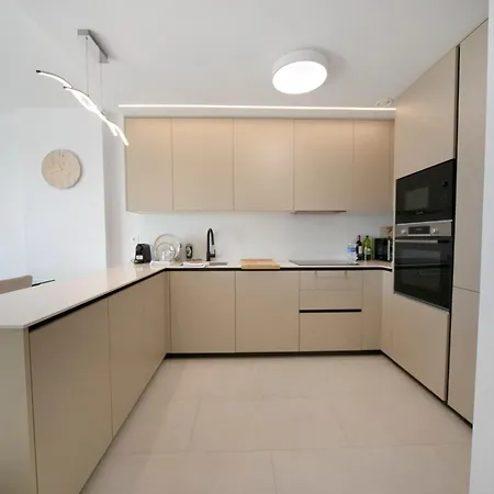 Silver Tower 5b Апартаменты *